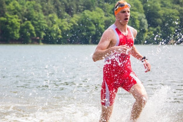 Sexy výběh z vody! Foto: PragueTriathlon.com 