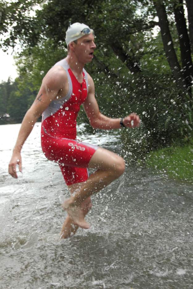 Hop z vody. Foto: Zeleznychlist.cz