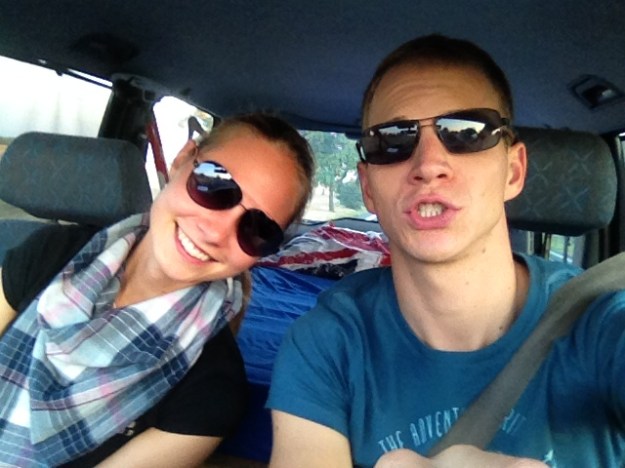 Jedeeem naším maaalo traktorem...