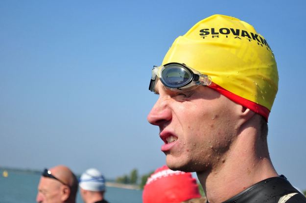 Vyhlížím bójky. Dvě čepičky proti chladu - PS: funguje to! Foto: Slovakman 113