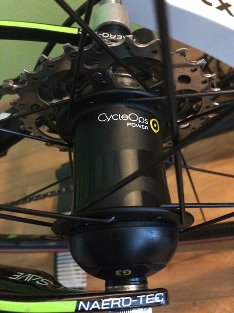 PowerTap G3 zapletený do tréninkového kola Shimano RS11 (20 drátů)